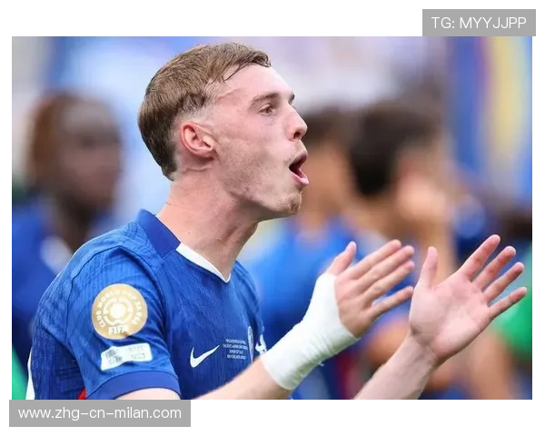 切尔西禁区混战中，帕尔默机敏补射打破僵局