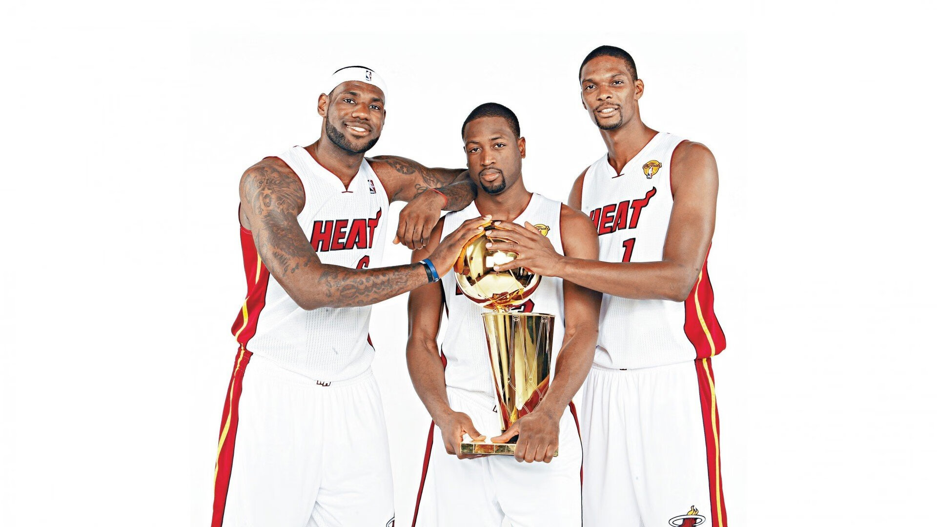 米兰体育官方网页版-三强接力表现接近 金牌归属悬念重重，三强争霸赛三个项目一对照