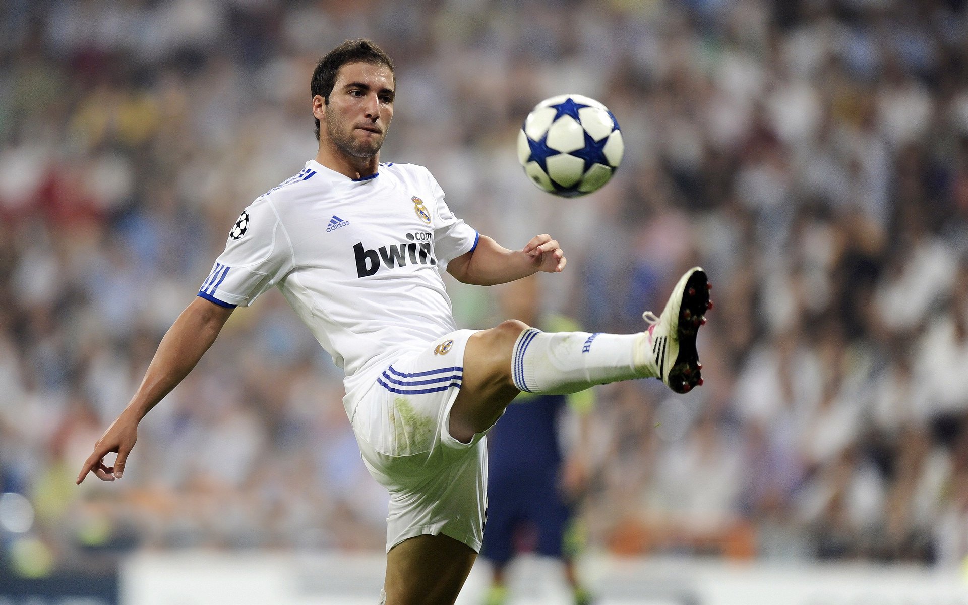 巴黎圣日耳曼继续领跑法甲,冠军在望